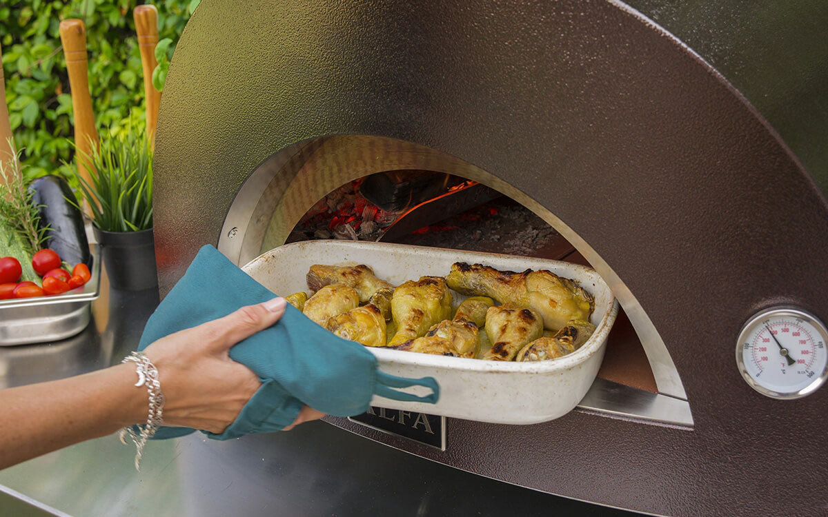 outdoor-kitchen-wood-fired-oven-one-alfa-forni-1200x750-re